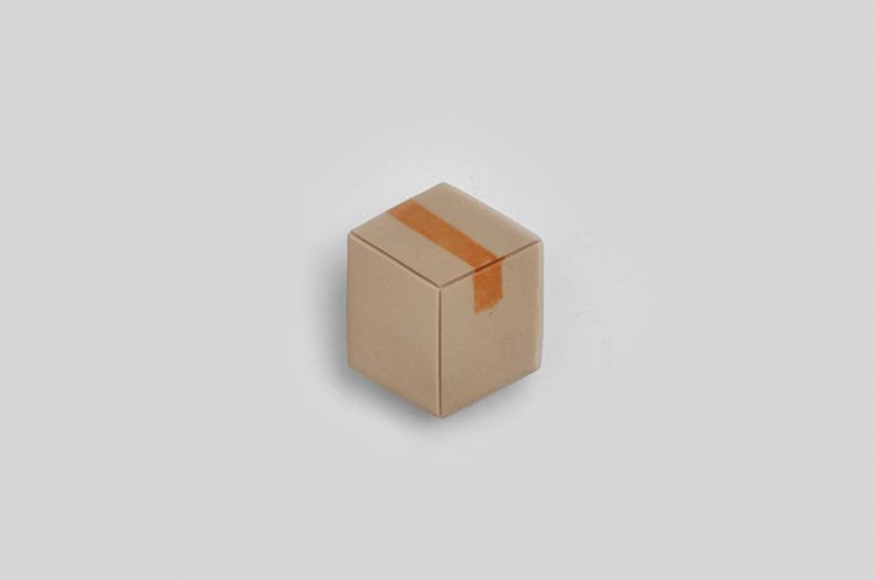 陶瓷纸箱造型胸针 别针 扣针 pin - 胸针 - 瓷 卡其色