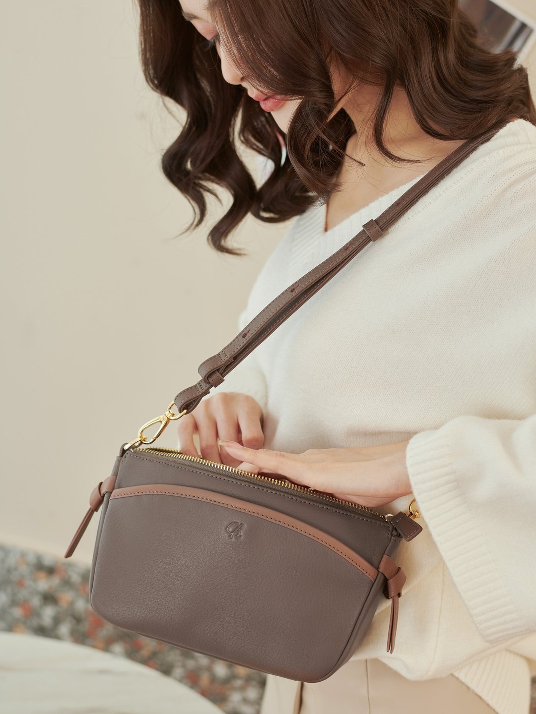 JOY (Ash grey) : Crossbody bag, Soft Cow Leather ,Lightweight bag, Shoulder bag - 手提包/手提袋 - 真皮 灰色