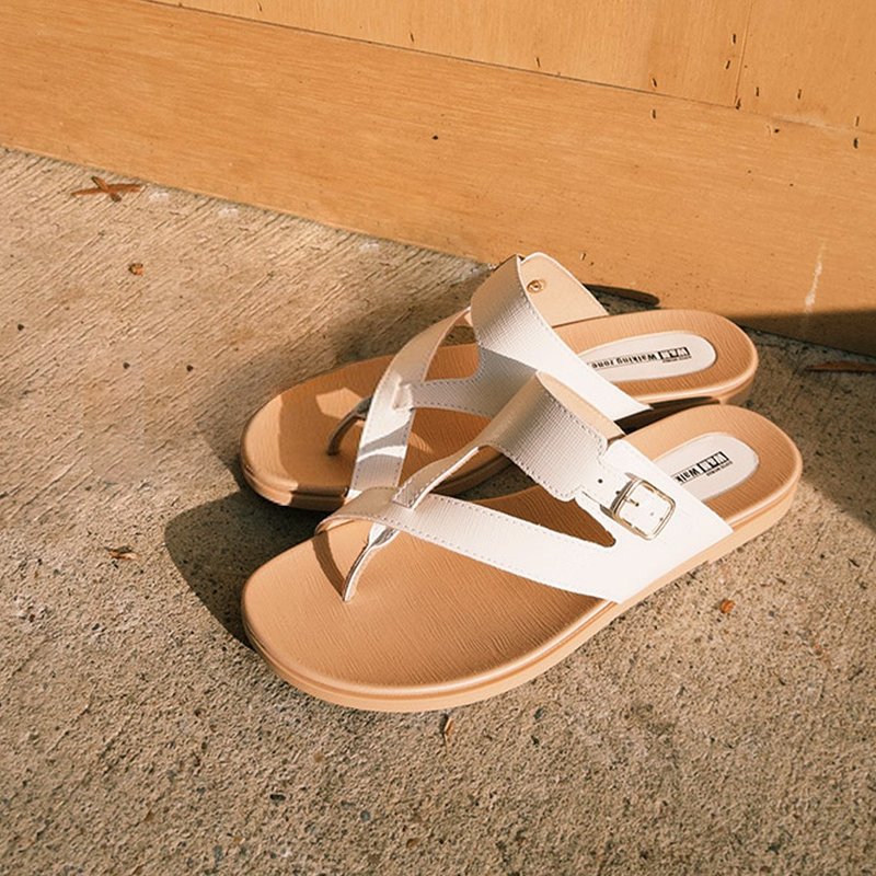 WALKING ZONE SUPER WOMAN 平底交叉人字拖鞋 女鞋-白 - 拖鞋 - 其他材质 