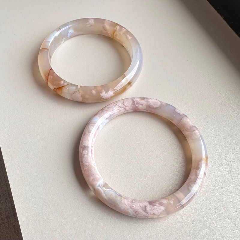 好饰成双 买一送一 樱花玛瑙手镯 粉花 成形花 奶蓝 龙纹 55圈口 - 手链/手环 - 水晶 粉红色
