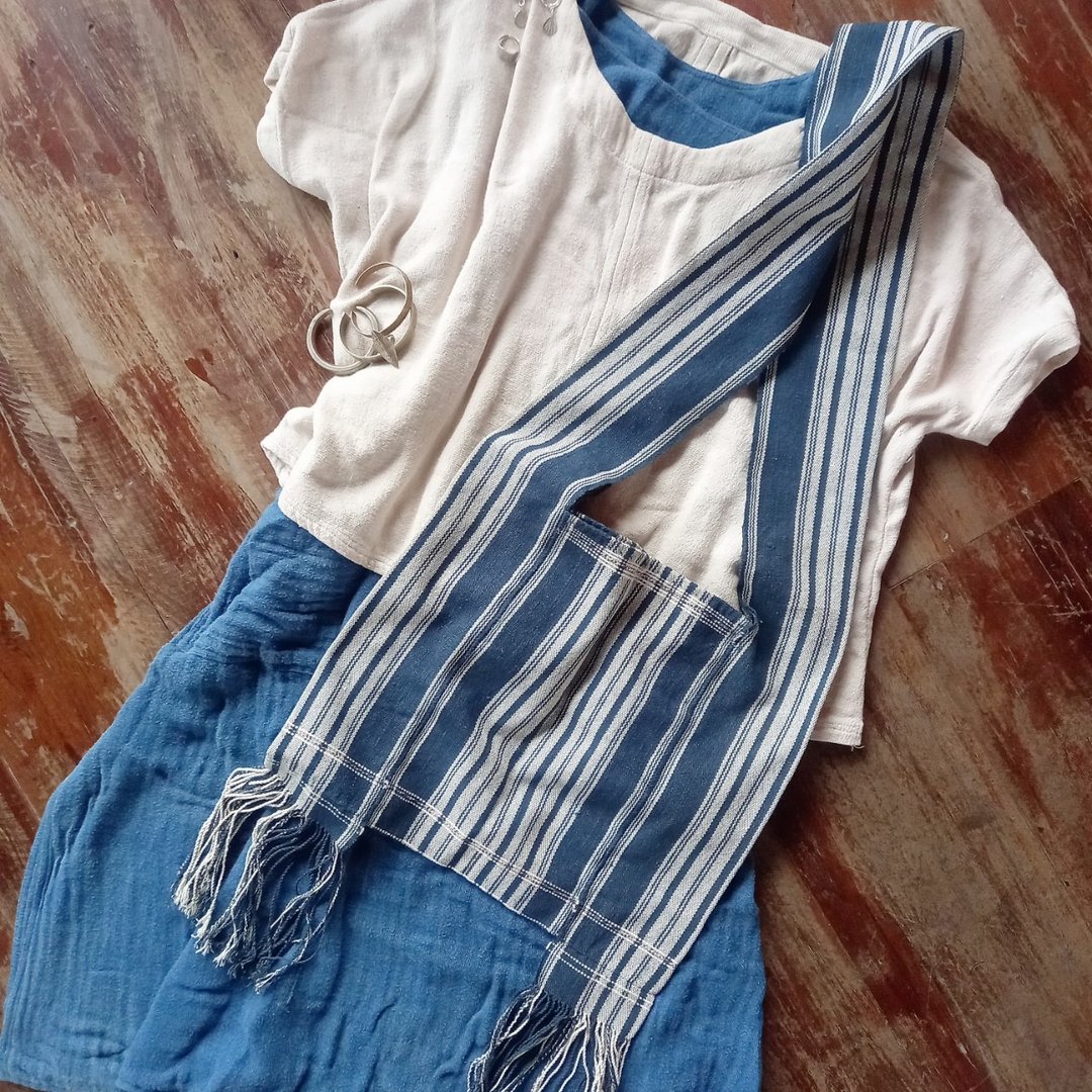 Karen hand-woven shoulder bag / indigo gray (white stripe) / plant dyed cotton, hand-sewn / one-of-a-kind one of a kind / tie / fair trade - 侧背包/斜挎包 - 棉．麻 蓝色
