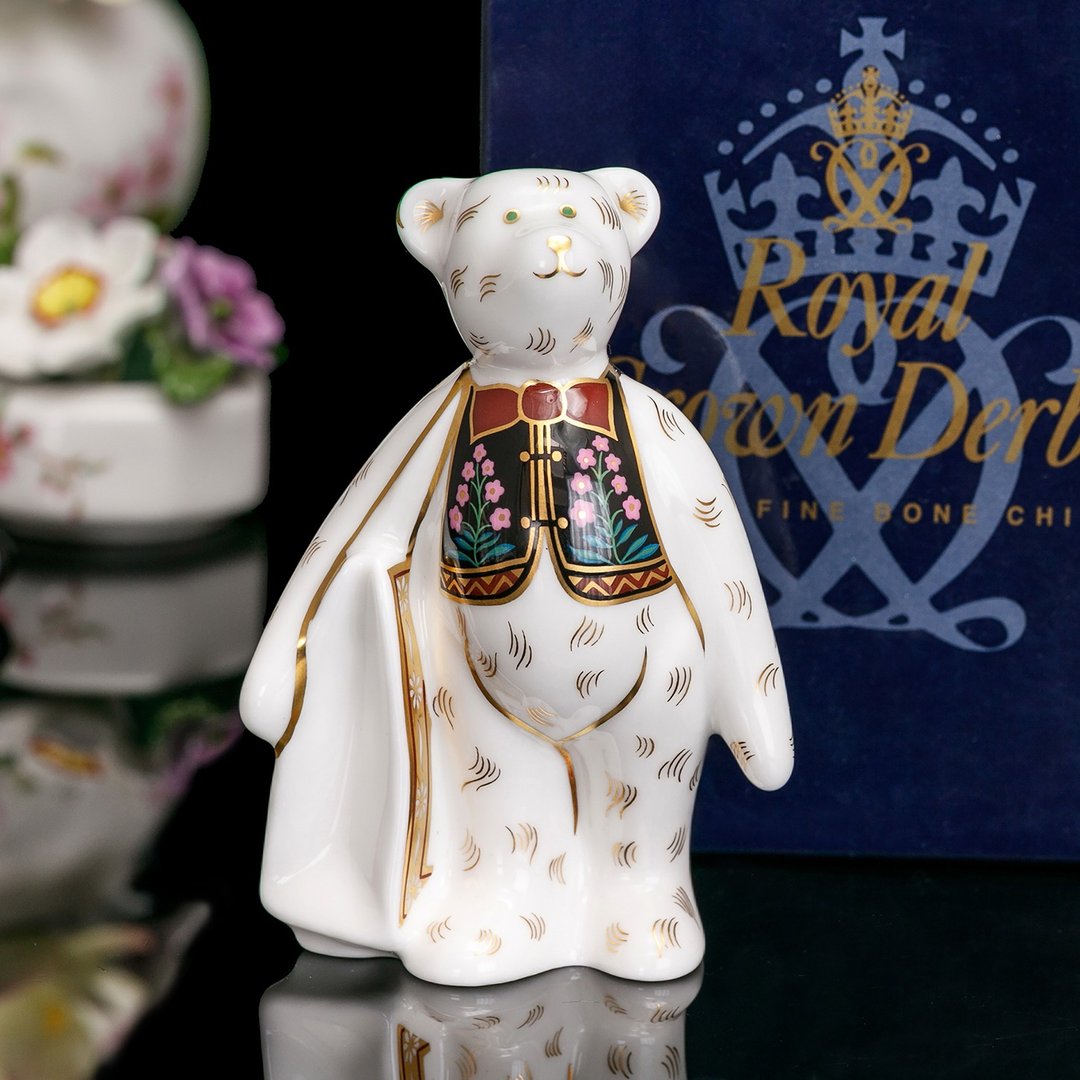 英国制Royal Crown Derby 2002礼物公爵泰迪熊骨瓷伊万里装饰 - 玩偶/公仔 - 瓷 