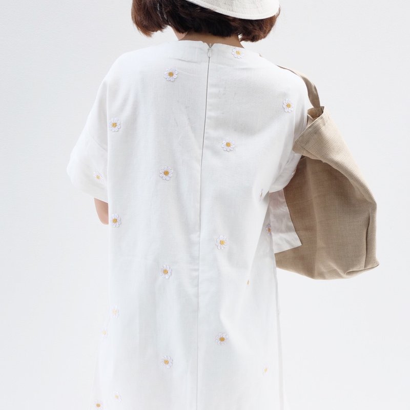 Daisy Dress : White - 洋装/连衣裙 - 棉．麻 白色