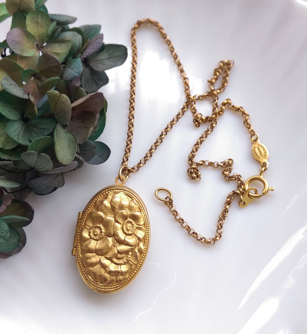 西洋古董饰品。Catherine Popesco现代主艺 细致雕花 相片坠 项链 - 项链 - 其他金属 金色