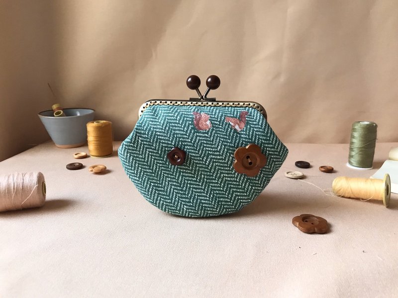 森林游乐园+木头花钮扣 l 森绿 l 随身  小物 口金 零钱包  l - 零钱包 - 棉．麻 绿色