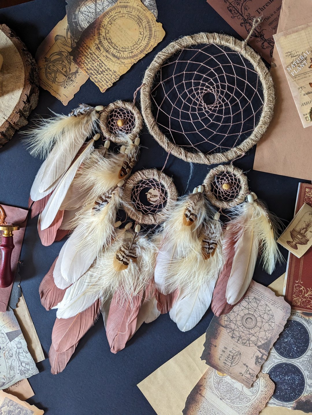 Large beige natural dreamcatcher with whales - 墙贴/壁贴 - 绣线 卡其色