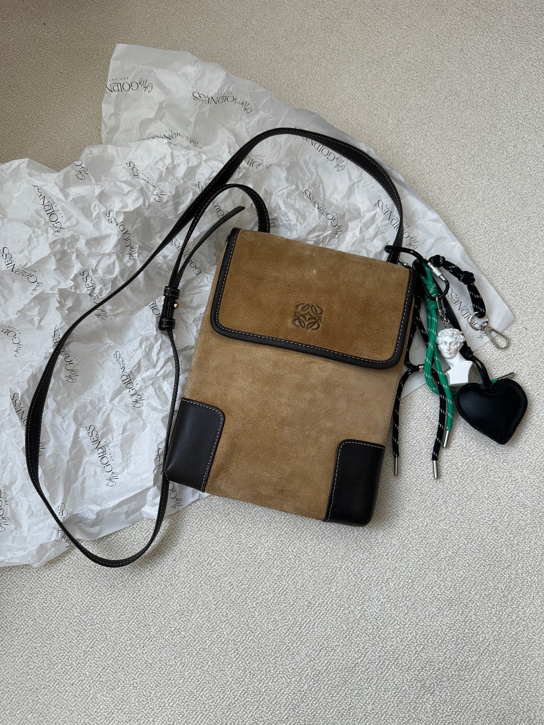 中古包 Loewe 罗意威 麂皮饼干 Crossbody 包 - 手提包/手提袋 - 真皮 卡其色