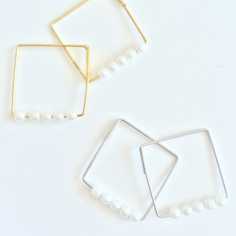 Marygo［篓空菱形迷你珍珠］耳环 - 耳环/耳夹 - 其他金属 