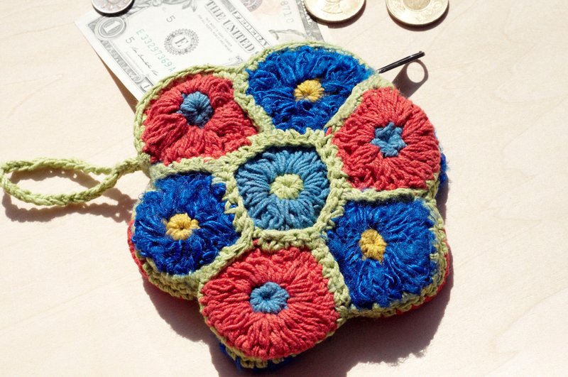 限量一件 手工钩针编织零钱包 / 收纳包 / 化妆包 - 清新缤纷花朵森林 - 皮夹/钱包 - 其他材质 多色