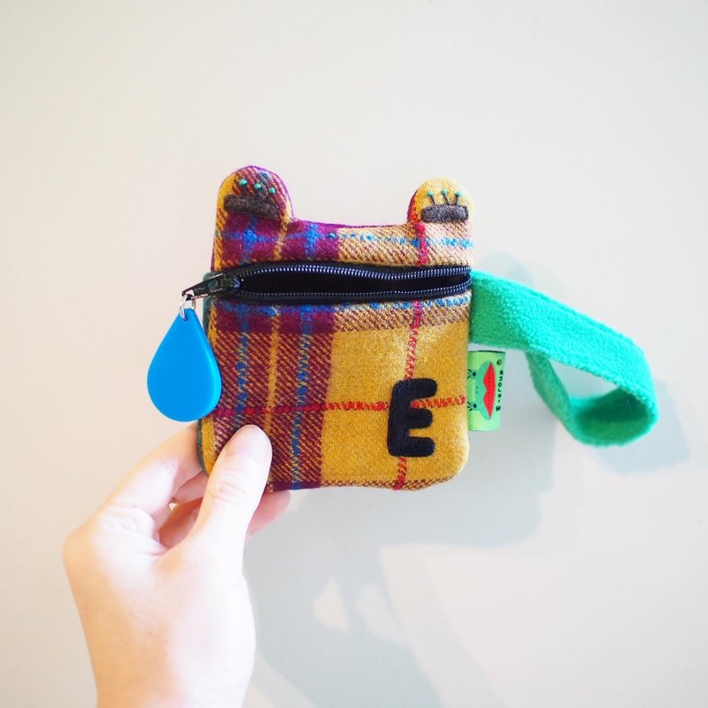 E*group 阿蛙口水手提零钱包 羊毛料拼布  姜黄格子配绿提把款式 - 其他 - 棉．麻 咖啡色