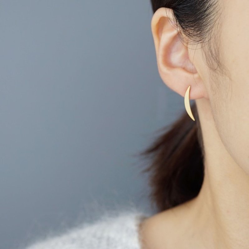 Moon Earrings - 耳环/耳夹 - 其他金属 多色