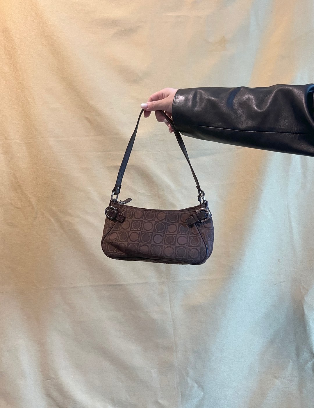 Ferragamo Gancini-print Shoulder Bag中古马蹄扣啡色腋下包 - 手提包/手提袋 - 其他材质 咖啡色