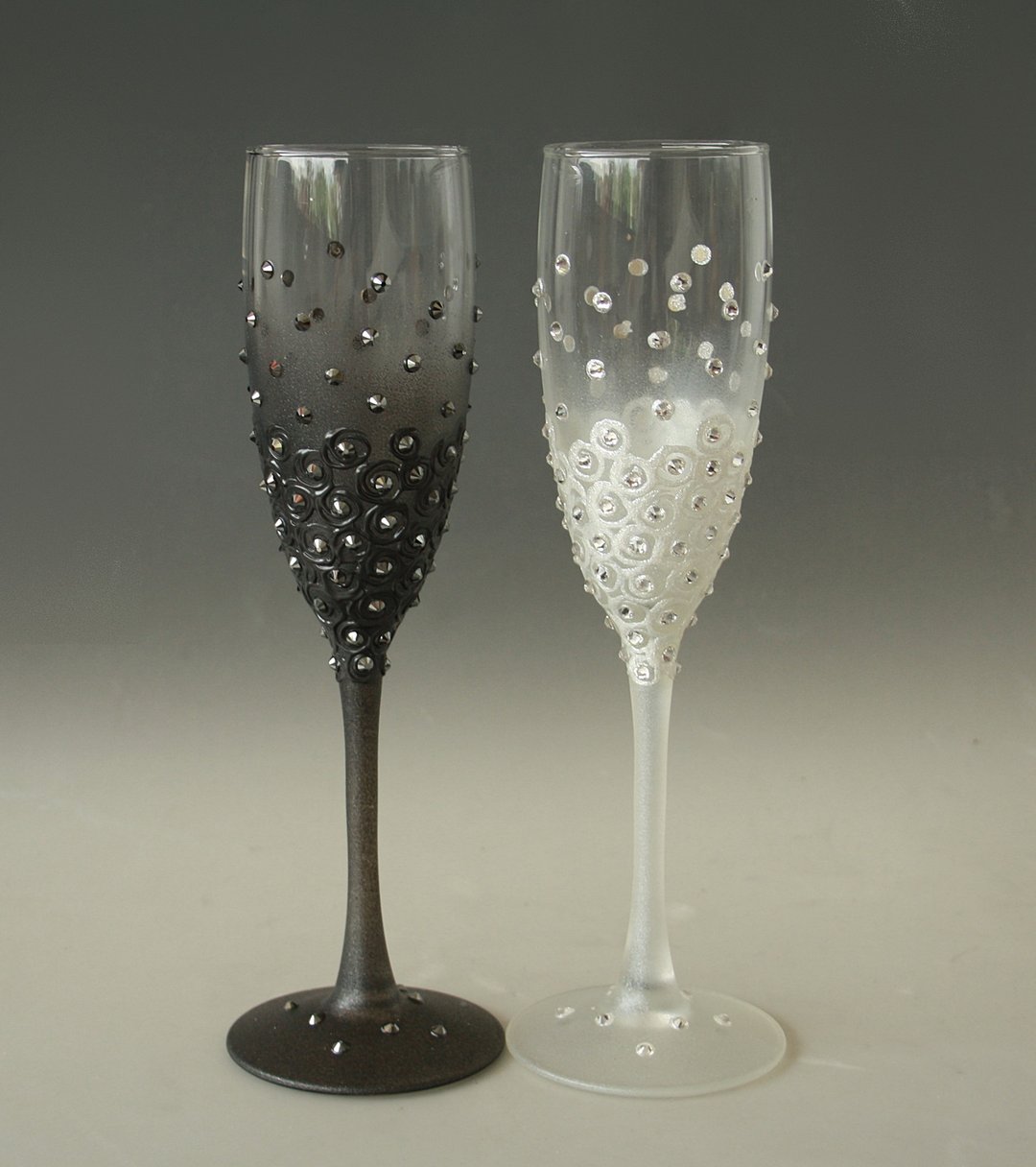 Mr and Mrs Wedding Champagne Glasses  Diamond Set of 2 Hand-painted - 酒杯/酒器 - 玻璃 黑色