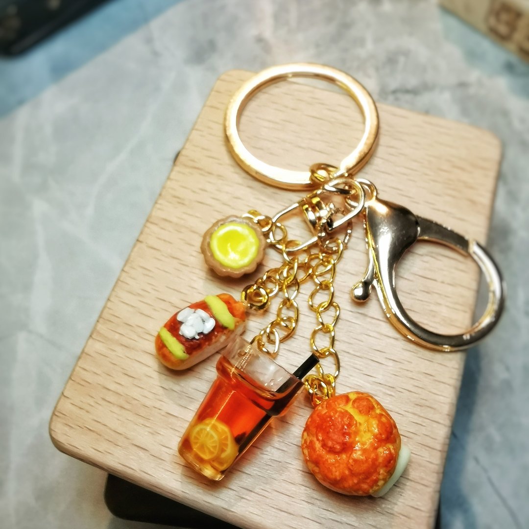 可自订+纯手工香港美食锁匙扣-菠萝包/鸡尾包/蛋挞 -散水饼礼 - 钥匙链/钥匙包 - 粘土 黄色