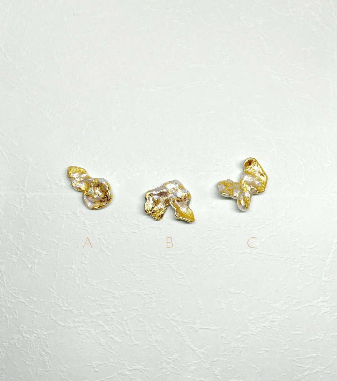 单只怪异外型金箔淡水珍珠耳环 - 耳环/耳夹 - 珍珠 金色