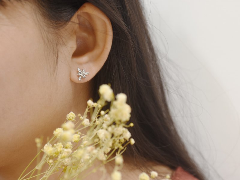 小蓝莓果实 | 纯银耳环 女款 改夹式 简约 手工银饰 情人礼物 - 耳环/耳夹 - 纯银 银色