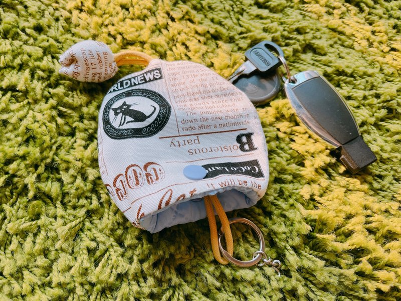 钟型蓬蓬钥匙包-keyless-文青猫咪 - 钥匙链/钥匙包 - 棉．麻 白色