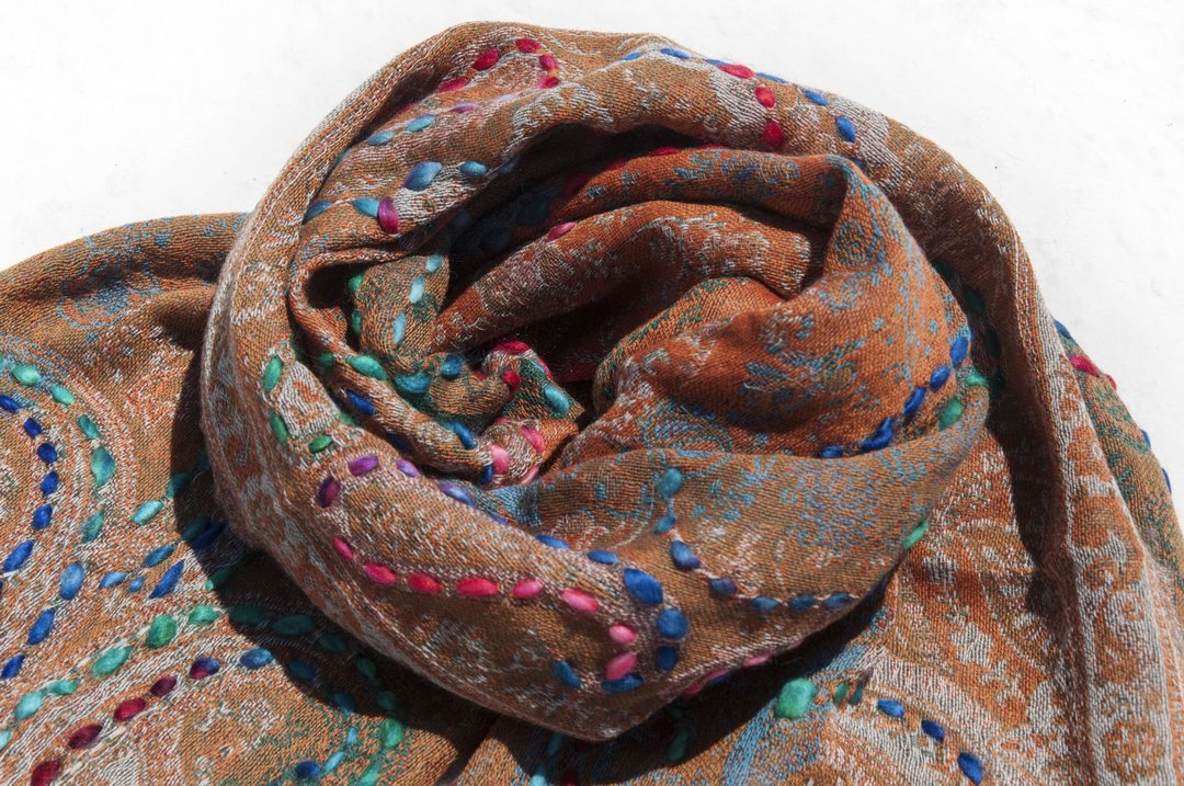 羊绒毯刺绣羊毛披肩/针织围巾/刺绣围巾/羊绒披巾/喀什米尔Cashmere 圣诞礼物 情人节礼物 交换礼物 生日礼物-花 - 围巾/披肩 - 羊毛 多色