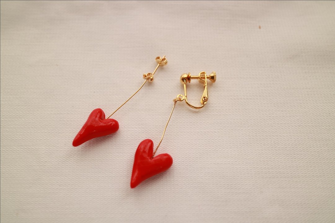 Baum Heart Clip-On Red - 耳环/耳夹 - 粘土 红色