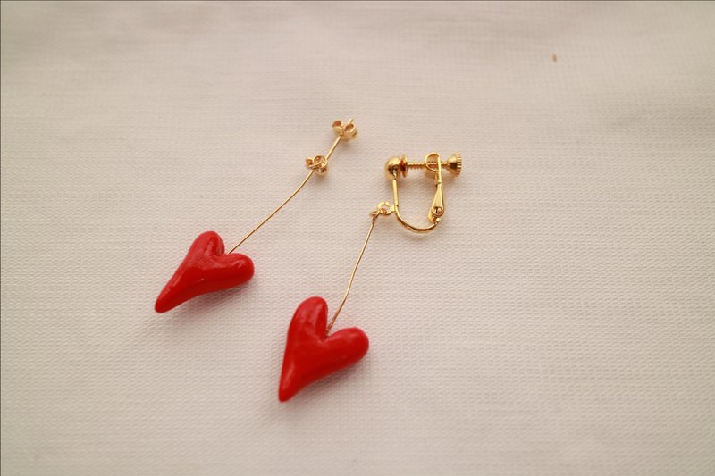 Baum Heart Clip-On Red - 耳环/耳夹 - 粘土 红色