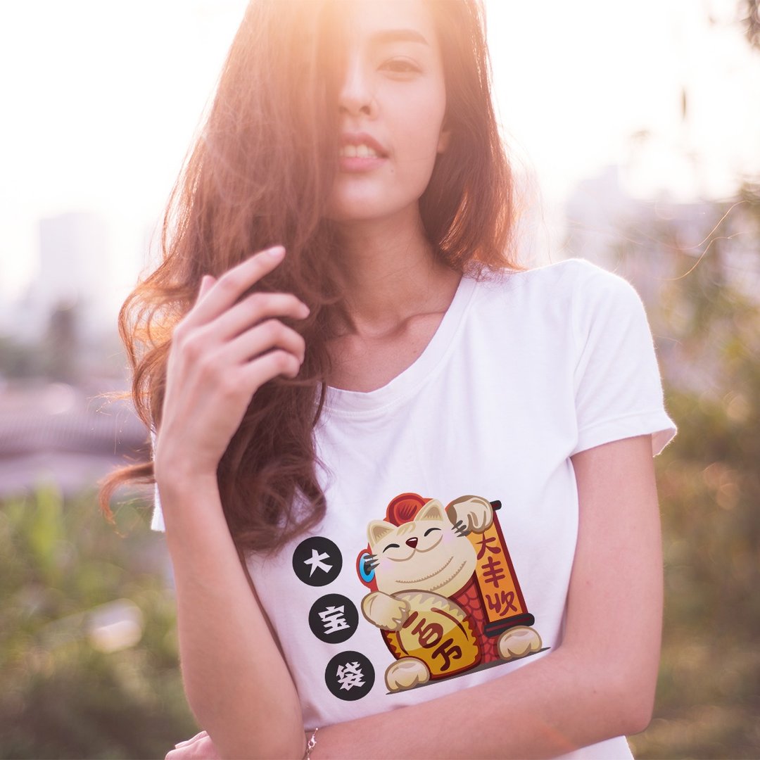 Tee-Saurus Bountiful Harvest Fortune Cat - 女装 T 恤 - 棉 白色