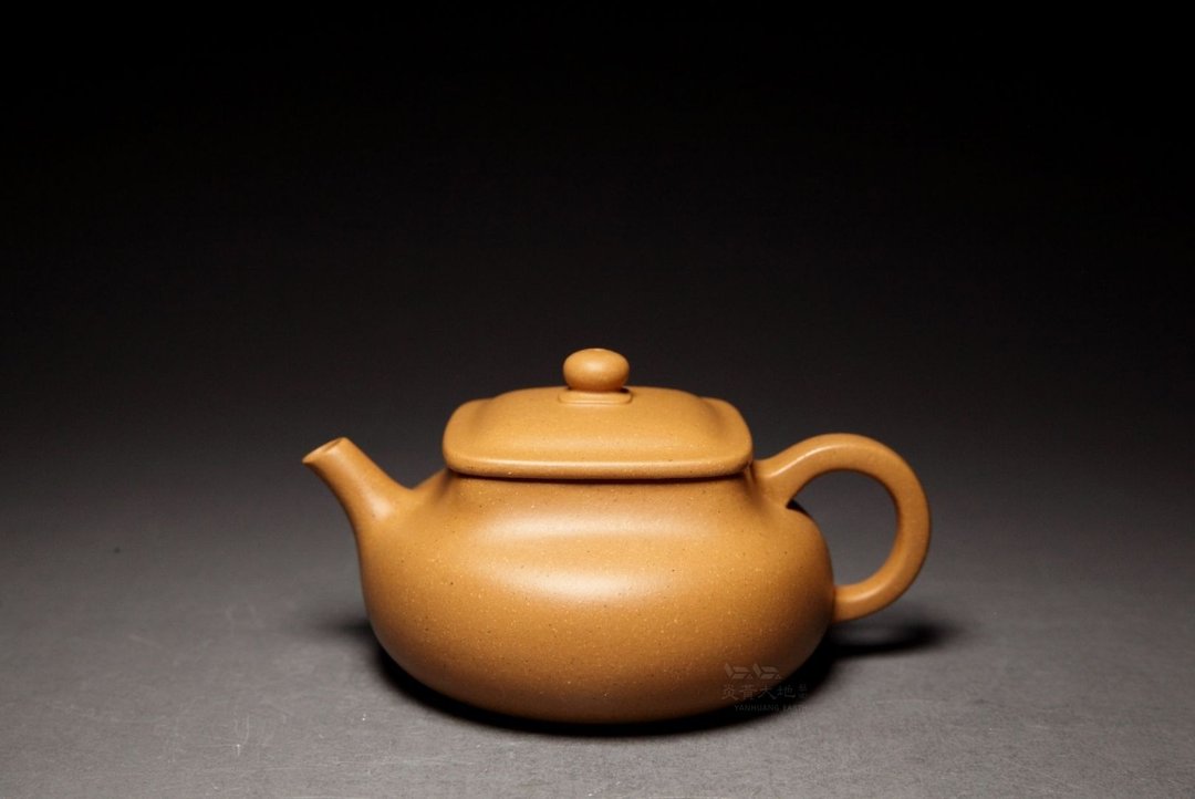 【干坤】炎黄大地艺术 龙山堂 传统手工制壶 本山绿 115cc - 茶具/茶杯 - 陶 卡其色