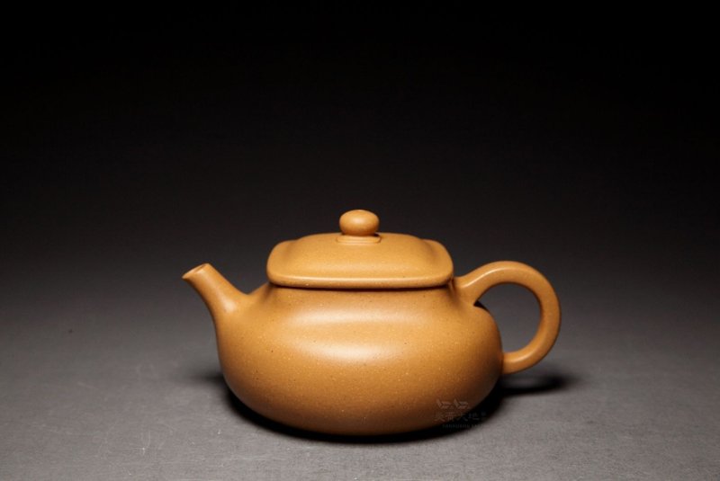 【干坤】炎黄大地艺术 龙山堂 传统手工制壶 本山绿 115cc - 茶具/茶杯 - 陶 卡其色