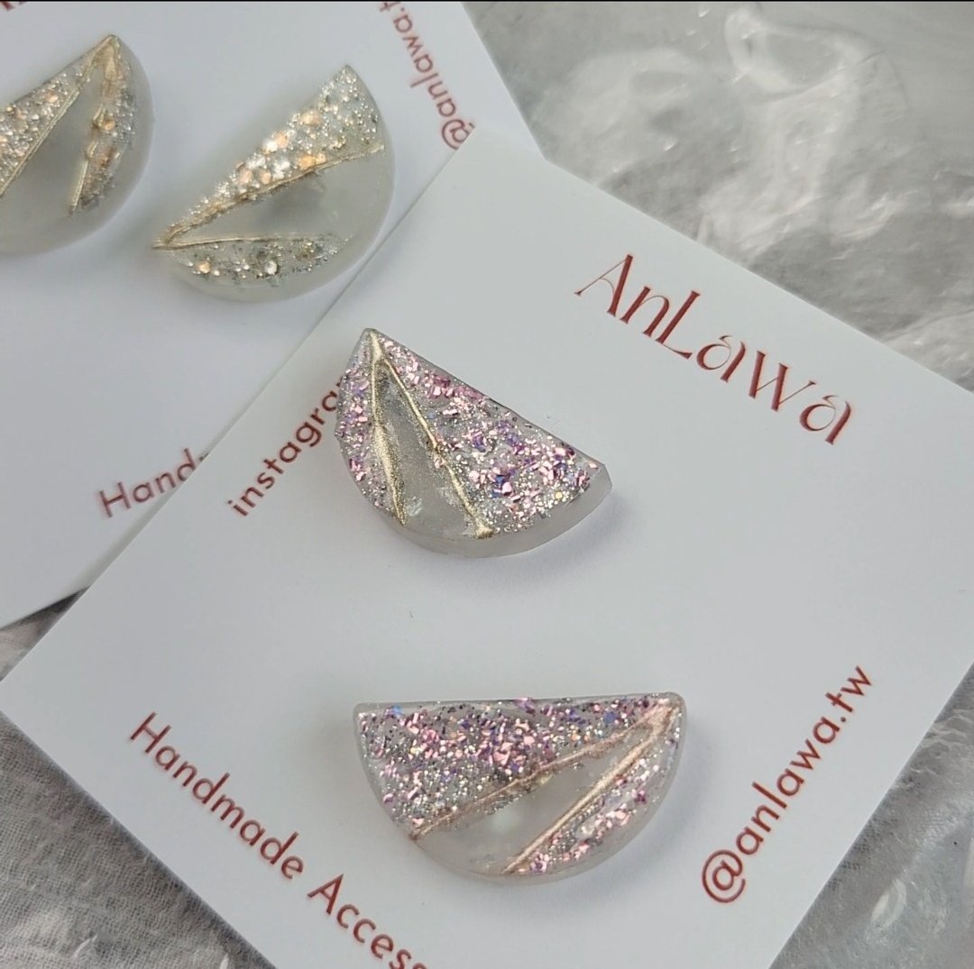 耳环 【 半月之恋 】:: 一场浪漫的邂逅_滴胶手绘饰品_AnLawa - 耳环/耳夹 - 其他材质 透明
