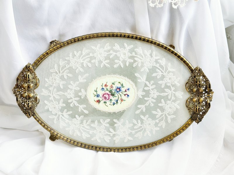 【好日恋物】英国手工刺绣花卉厚实玻璃华丽黄铜浮雕蕾丝托盘饰盘 - 摆饰 - 铜/黄铜 多色