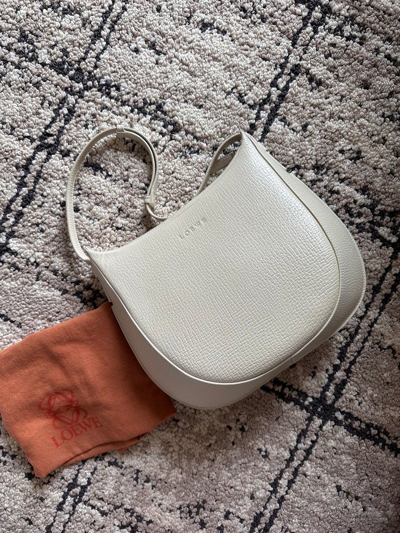 中古包Vintage Loewe 象牙白樽树纹半月包 - 侧背包/斜挎包 - 真皮 