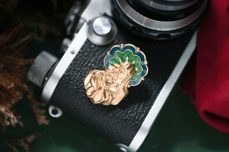 【古董饰品/西洋老件】VINTAGE美国AVON圣母珐琅古着别针 - 胸针 - 其他金属 金色