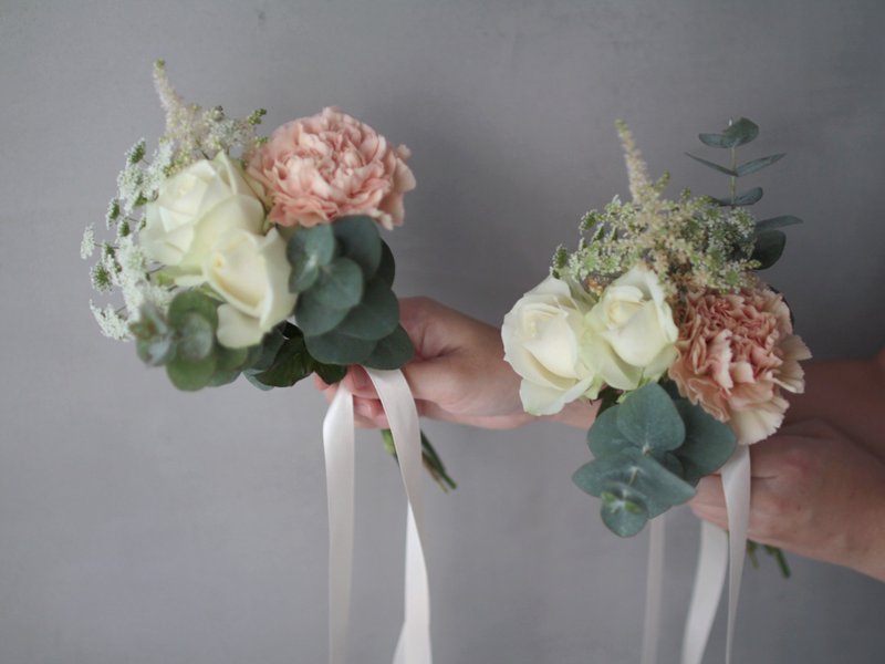 捧花 (全鲜花 / 可分束 / 可定制 / 北市宅配) - 胸花/手腕花 - 植物．花 白色