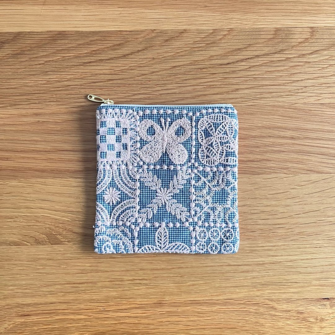 mina perhonen forest tile 刺绣 蝴蝶 化妆包 - 化妆包/杂物包 - 棉 粉红色