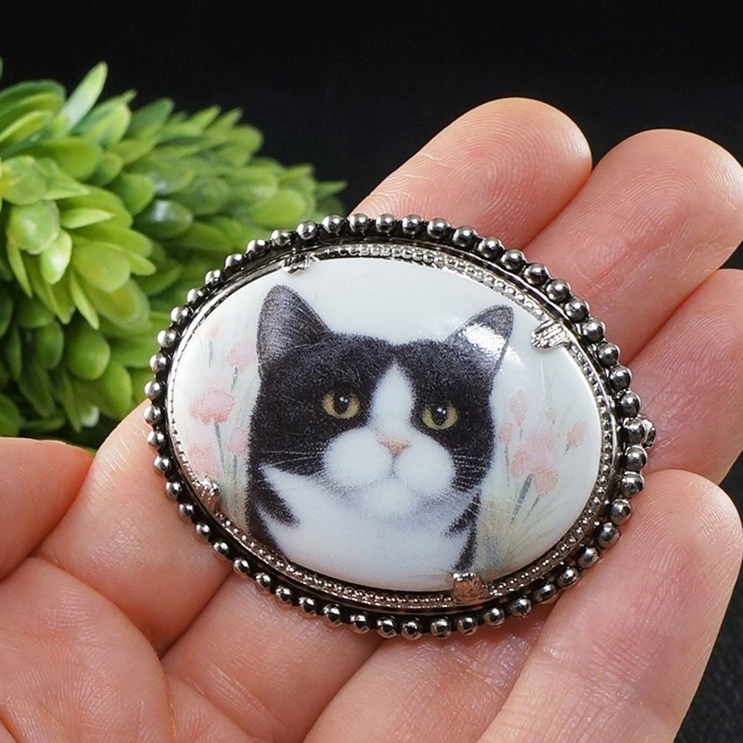 Black and White Cat Kitten Porcelain Cameo Oval Silver Brooch Pin Woman Jewelry - 胸针 - 瓷 黑色
