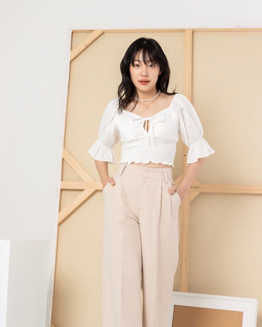 WHITE DAISY CROP BLOUSE WITH BOW DRAWSTRING AND SMOCKING WAIST - 女装上衣 - 棉 白色
