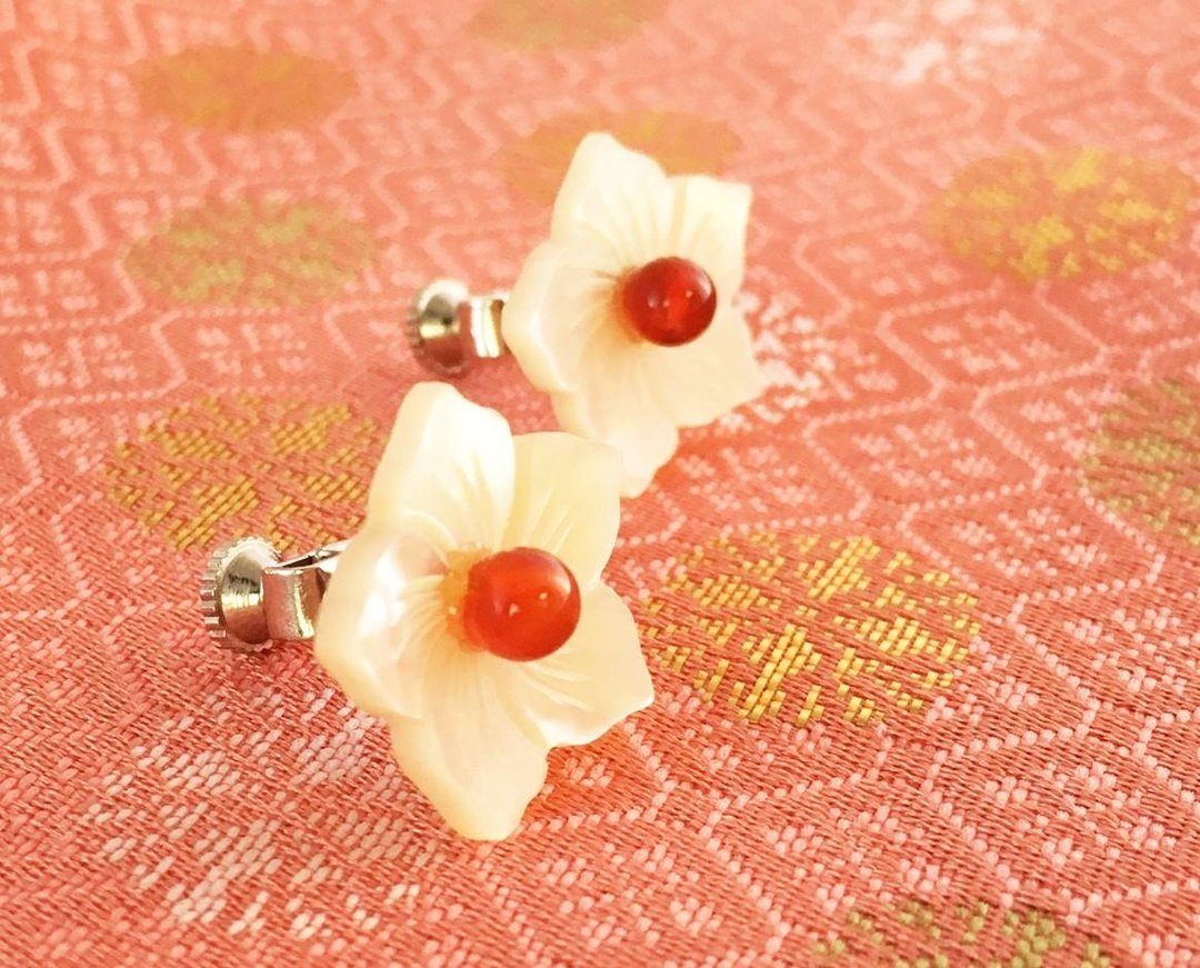 Yukihana ◇ Shellfish Red agate Clip-On - 耳环/耳夹 - 宝石 白色
