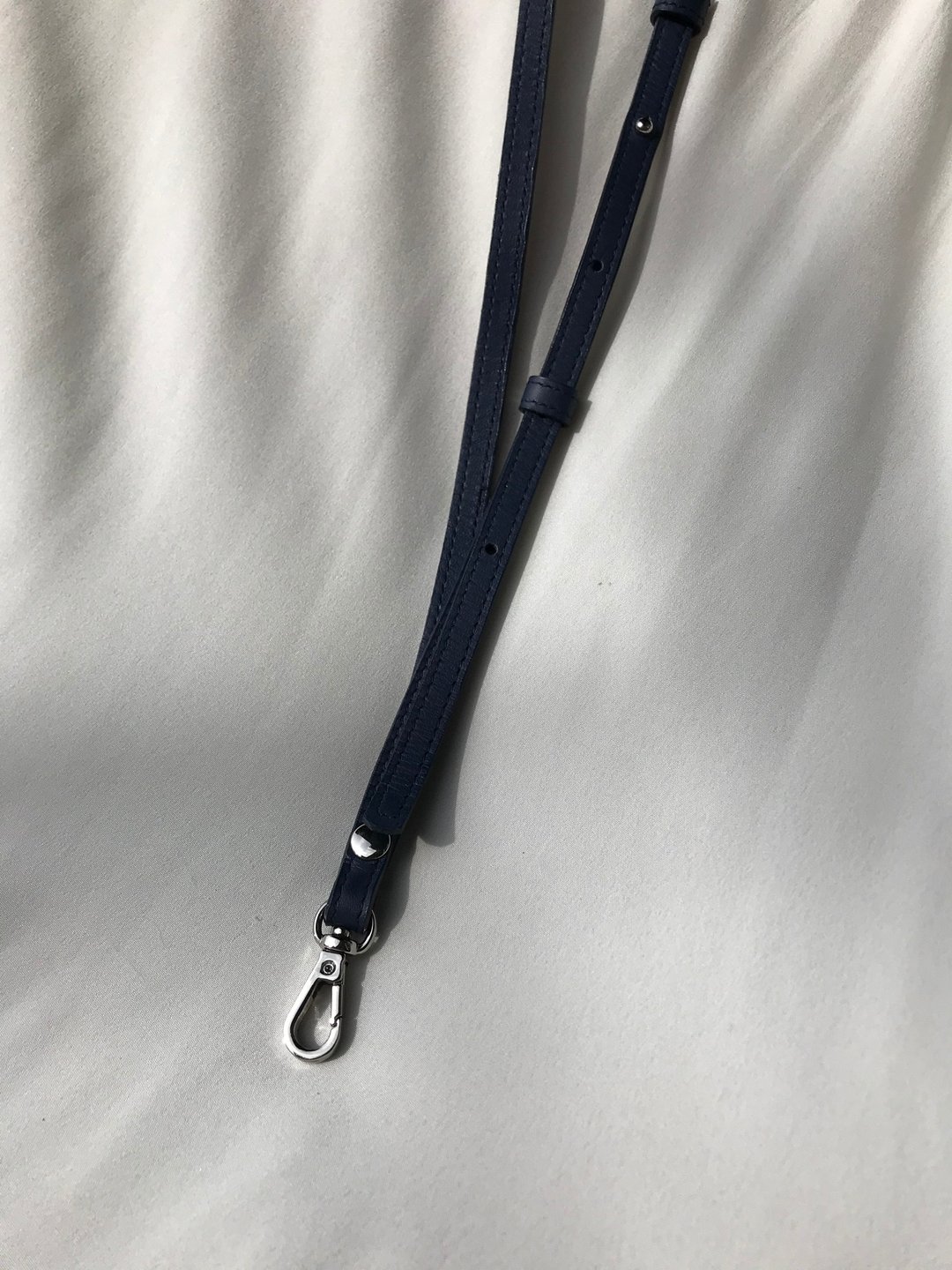 皮革颈挂绳 手机颈挂绳 Adjustable Leather Lanyard Navy Blue - 证件套/卡套 - 真皮 蓝色