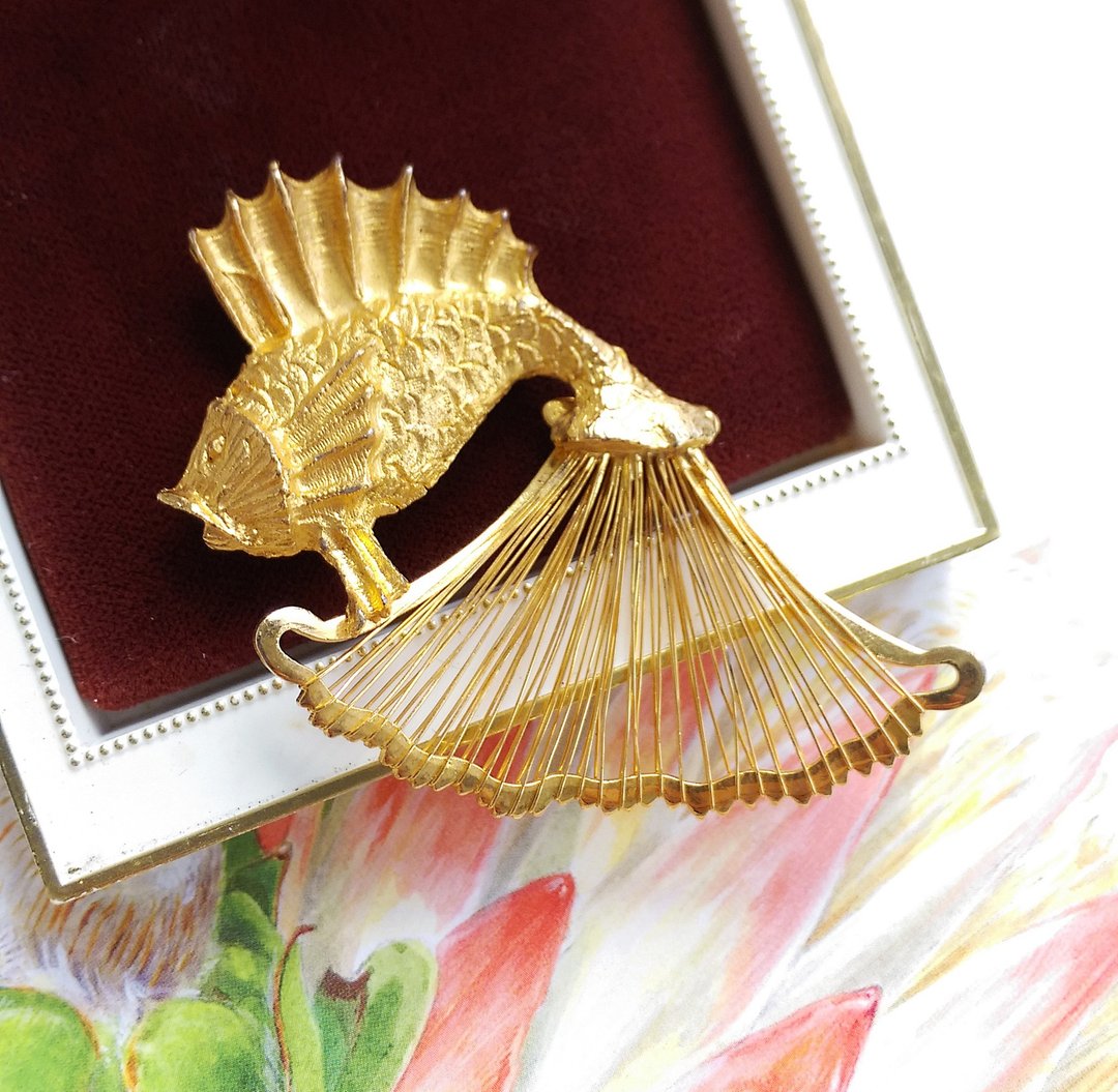 Vintage Jewelry 西洋古董饰品 鱼儿 鱼尾扇形 别针 - 徽章/别针 - 其他金属 金色