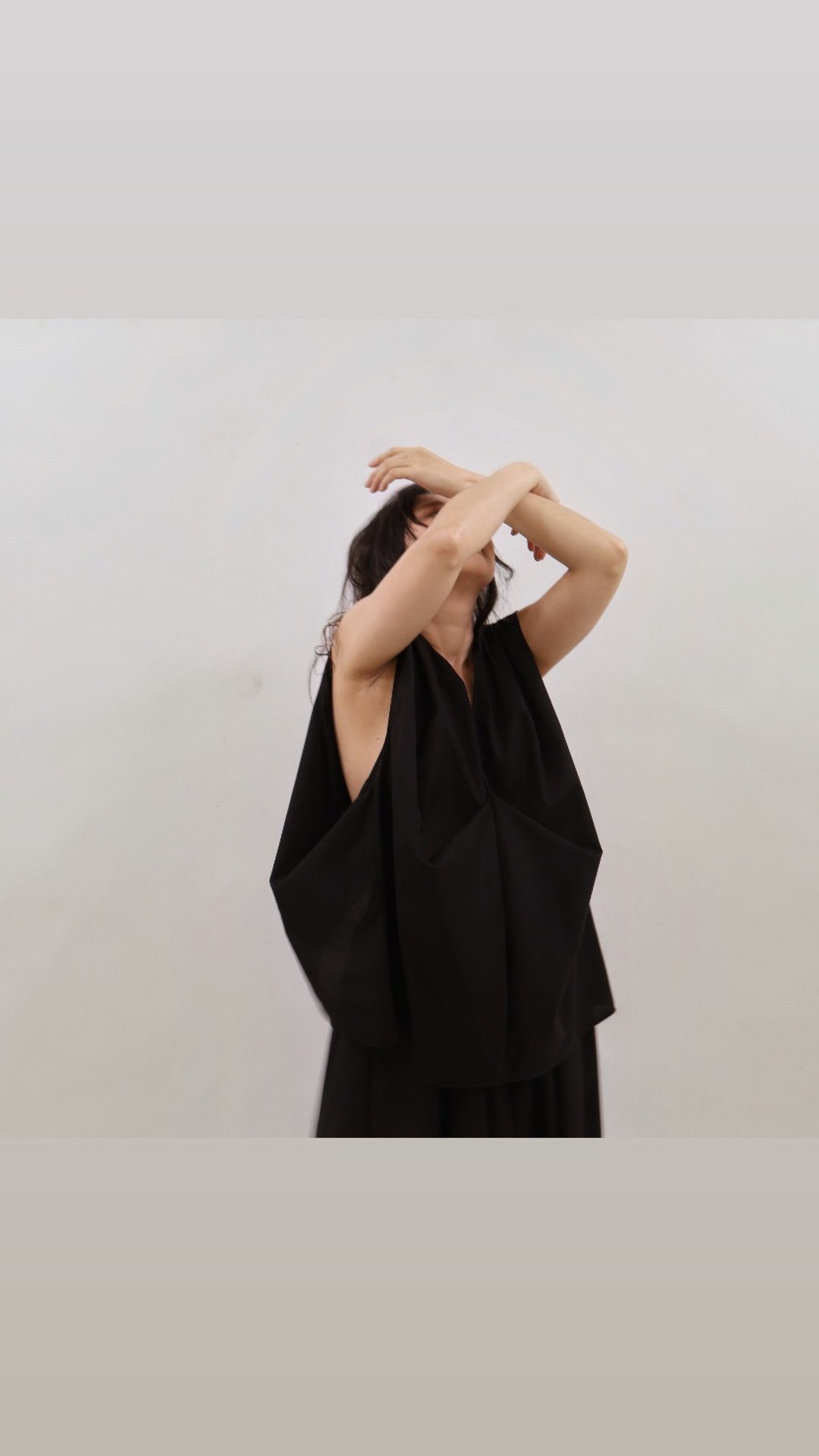 NOTHINGNESS 黑色/雾黑 立体剪裁宽版无袖设计上衣 - 女装背心 - 棉 黑色