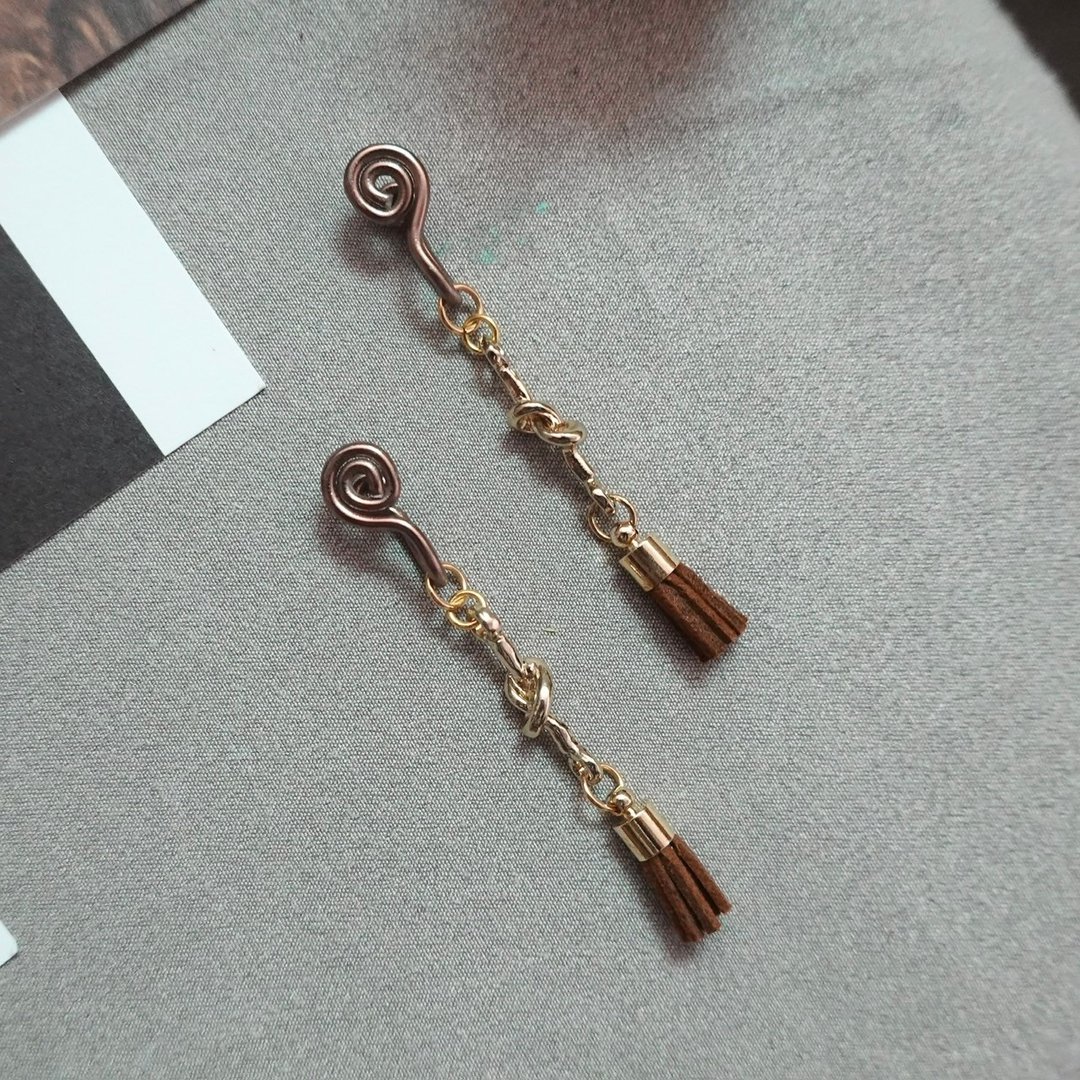金色绳结 无痛耳夹 / 咖啡流苏 - 耳环/耳夹 - 其他金属 