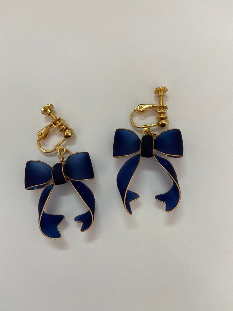 雾面经典蓝缎带蝴蝶结 限量 下单制作 - 耳环/耳夹 - 树脂 蓝色