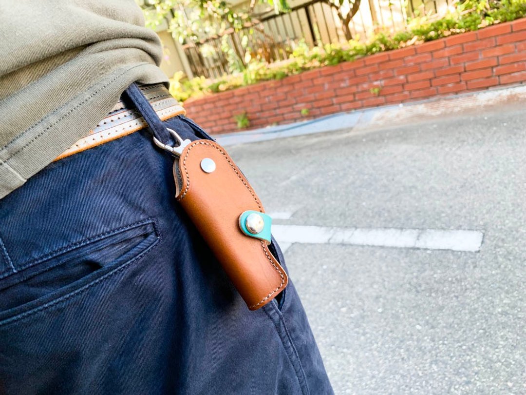 SLIDE Casual and cute Brown x turquoise slide gun key case Men's-like SGK-BHT-H - 钥匙链/钥匙包 - 真皮 咖啡色