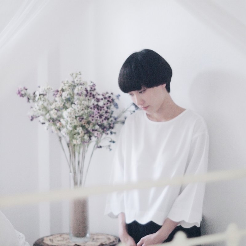 小可爱伞型上衣-米白色 - 女装上衣 - 棉．麻 白色