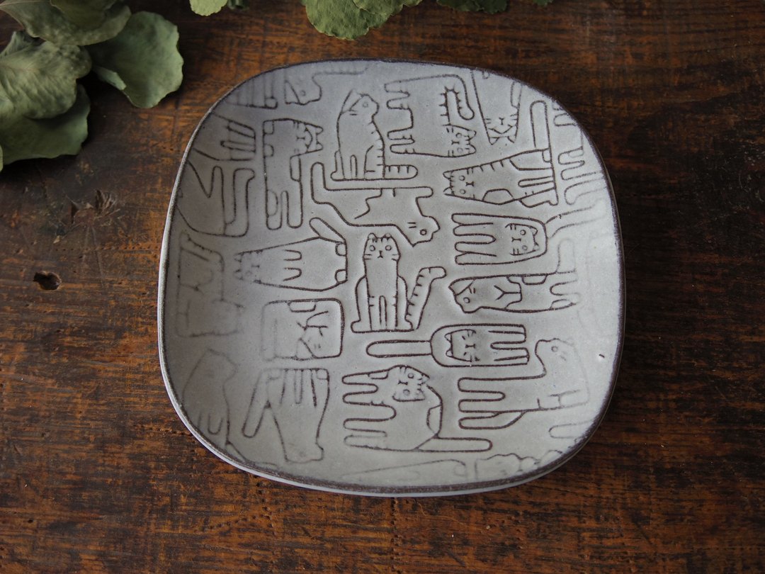 White square plate with relief cats - 盘子/餐盘/盘架 - 陶 白色
