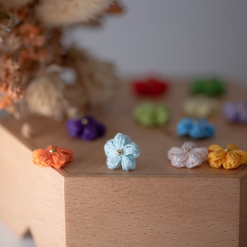 【泡芙花】 耳环 微钩 针织 小花 耳饰 耳夹 手作 耳针 - 耳环/耳夹 - 绣线 多色
