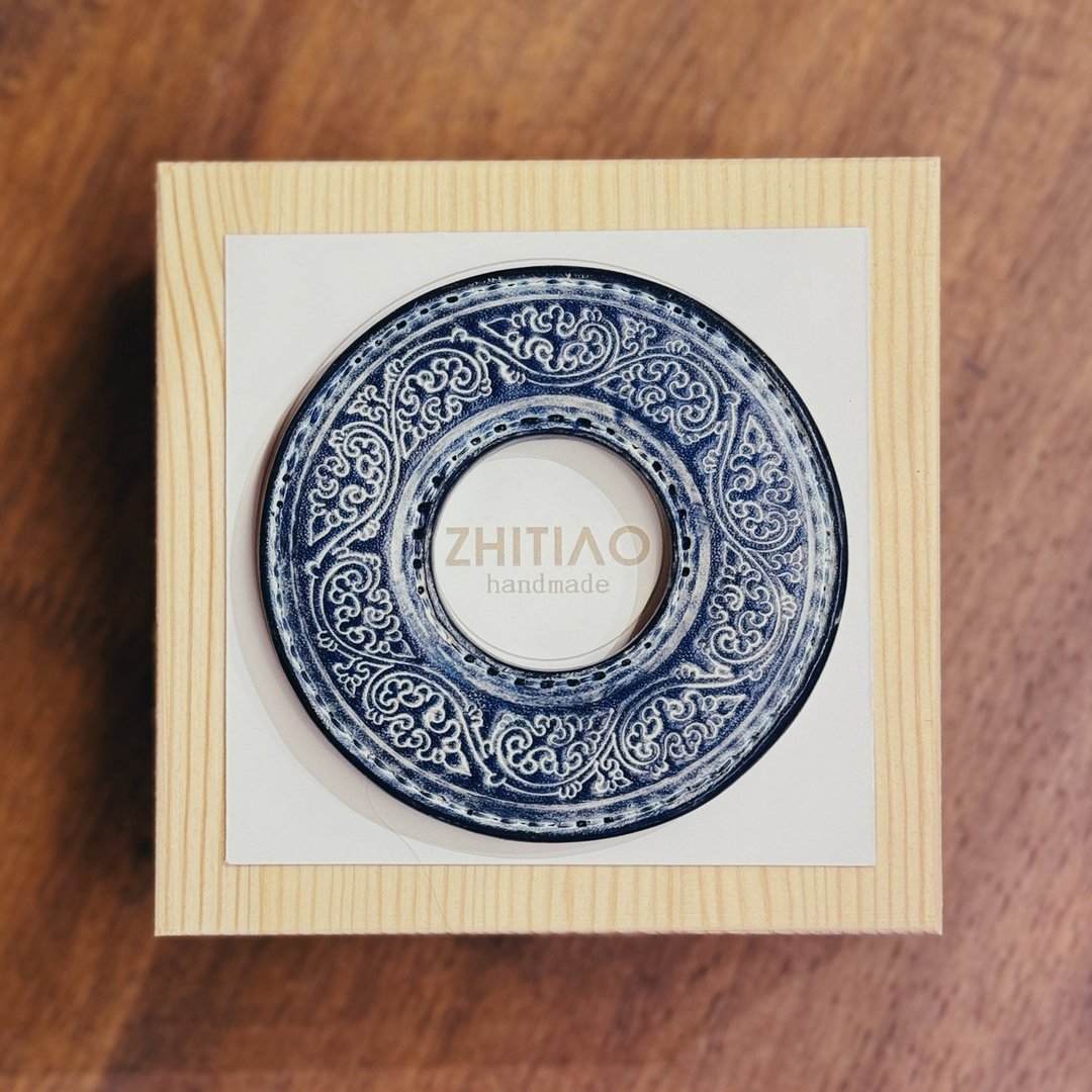 原创手工制作牛皮剑道刀镡 金银忍冬 雾蜡蓝 剑锷 Tsuba - 运动配件 - 真皮 蓝色