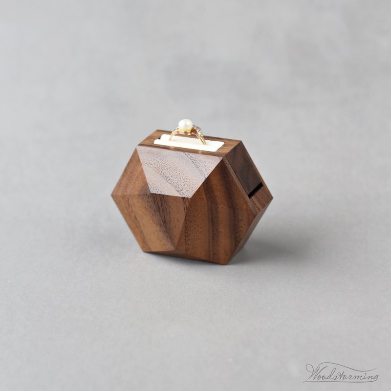Small rotating ring display box, engagement ring box by Woodstorming - 收纳用品 - 木头 