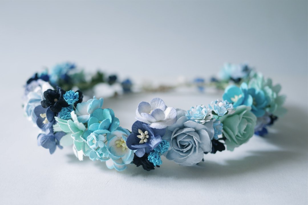 Paper Flower, Bridal flower crown, Circle wild 18 cm., dark blue, white, wooden blue brush white and light blue sky color. - 发饰 - 纸 