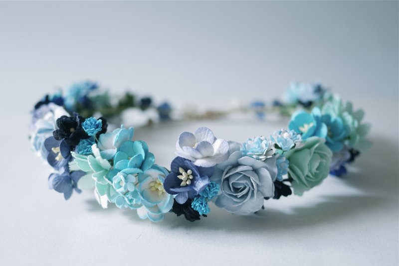 Paper Flower, Bridal flower crown, Circle wild 18 cm., dark blue, white, wooden blue brush white and light blue sky color. - 发饰 - 纸 