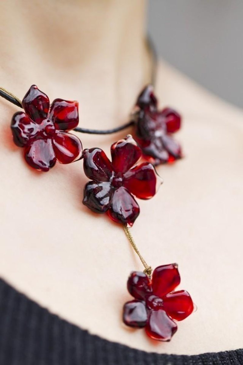 red flowers necklace - 项链 - 玻璃 红色